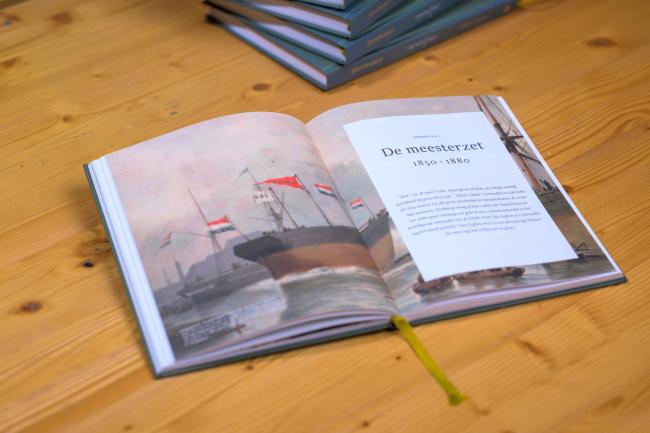 doop van een schip op een amsterdams werf van eeghen